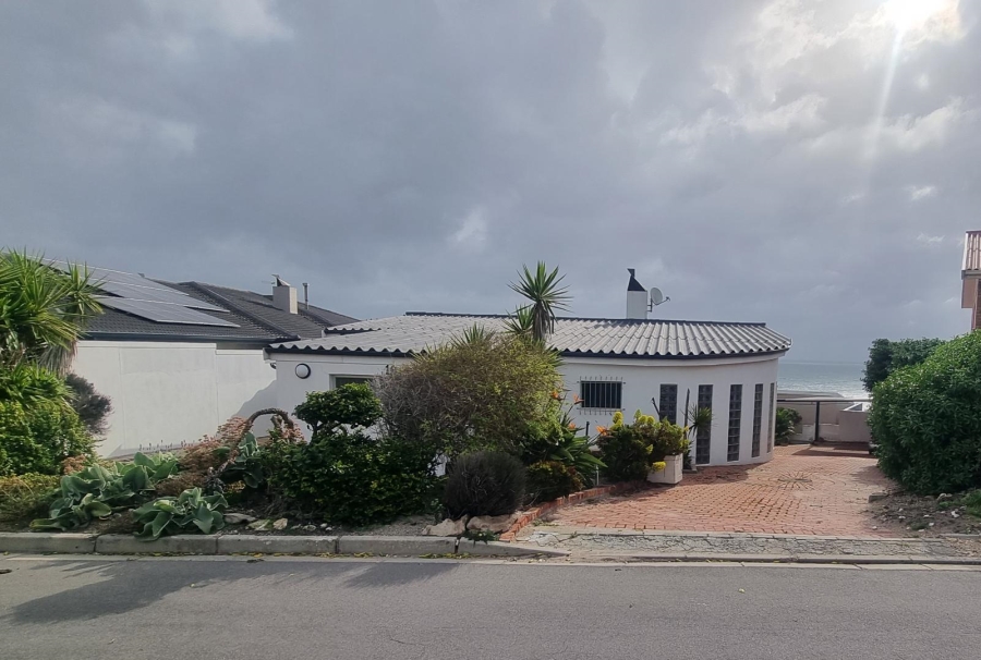5 Bedroom Property for Sale in Yzerfontein Western Cape